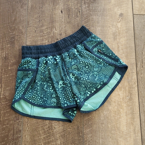 Lululemon Tracker shorts - Picture 1 of 11